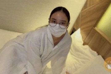 FC2-PPV-4899421 — 나는 서점에서 일하는 …